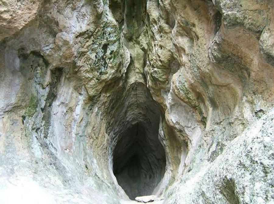 Utroba, the Womb Cave, photo 1 of 4