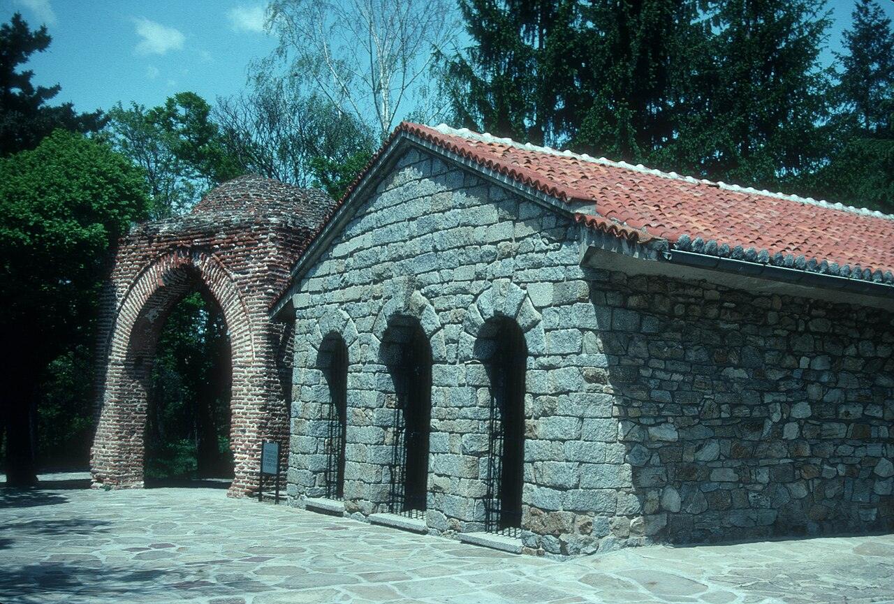 Thracian Tomb of Kazanlak, photo 1 of 6
