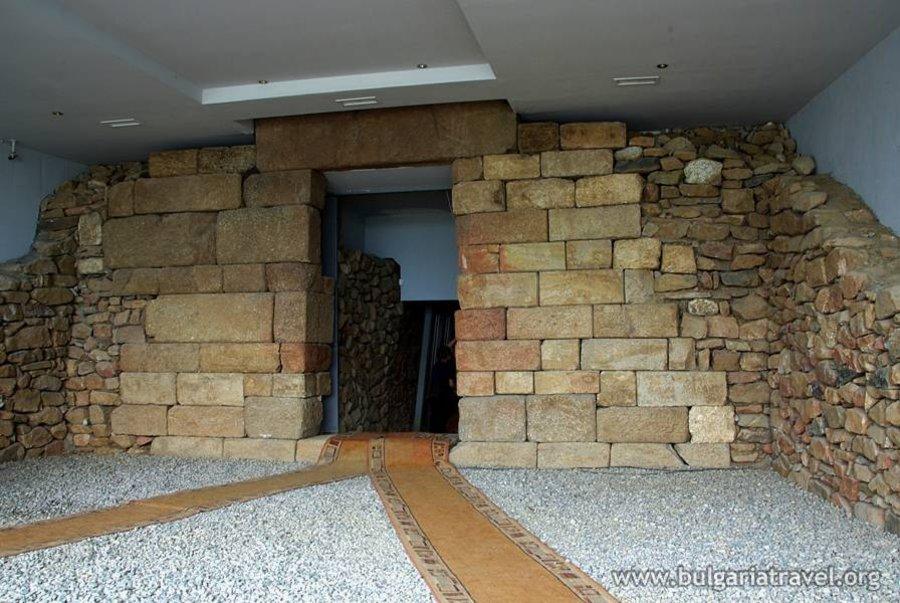 Tomb of Seuthes III, photo 3 of 6