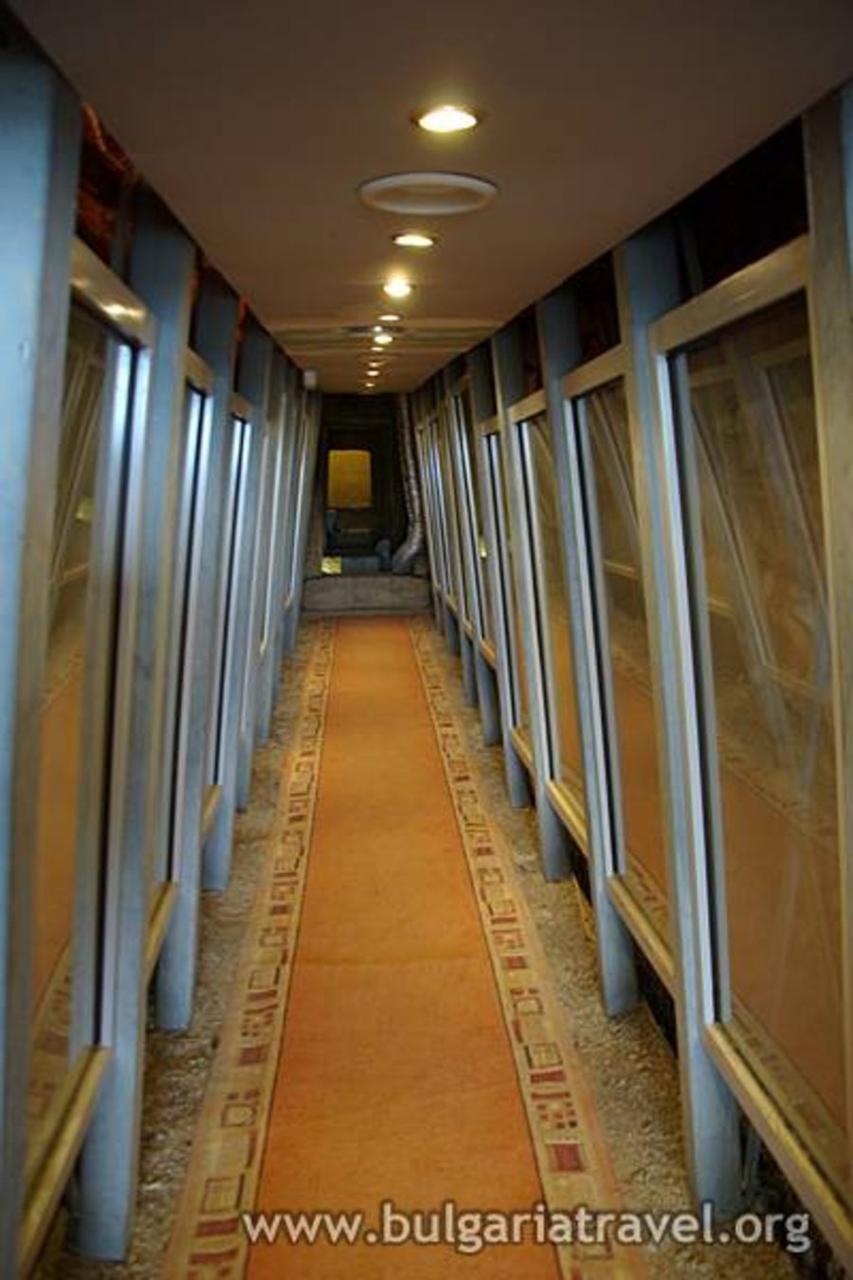 Tomb of Seuthes III, photo 5 of 6