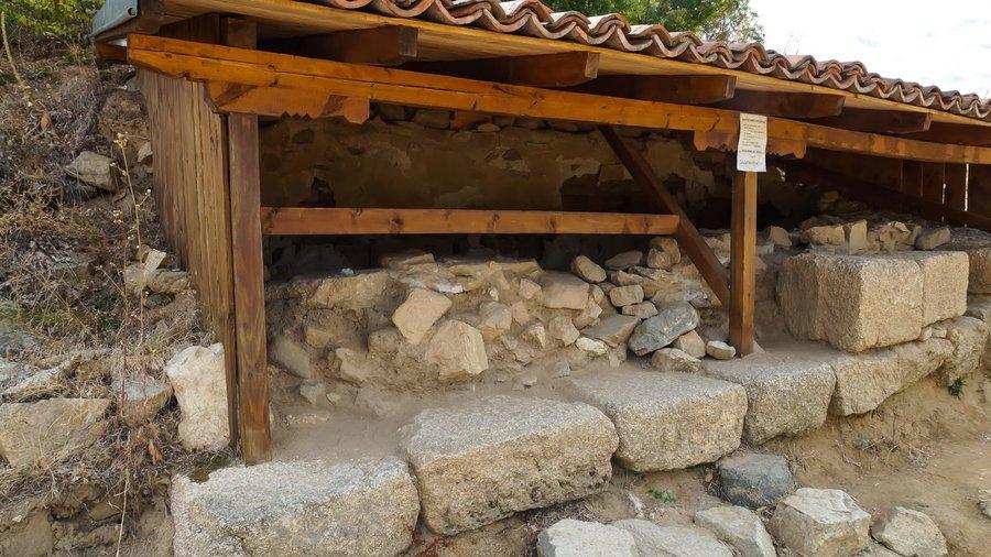 Starosel Thracian temple, photo 2 of 5