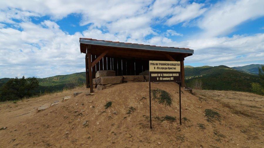 Starosel Thracian temple, photo 3 of 5