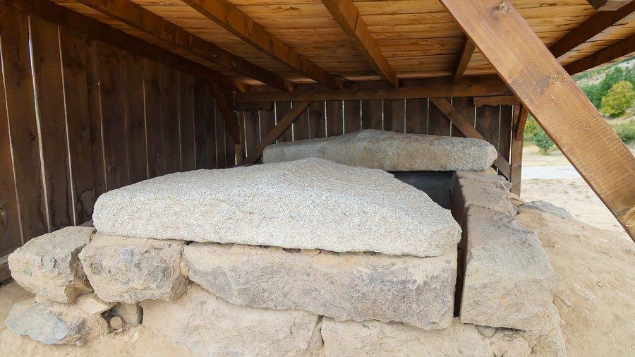 Starosel Thracian temple, photo 4 of 5