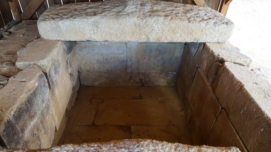Starosel Thracian temple, photo 5 of 5
