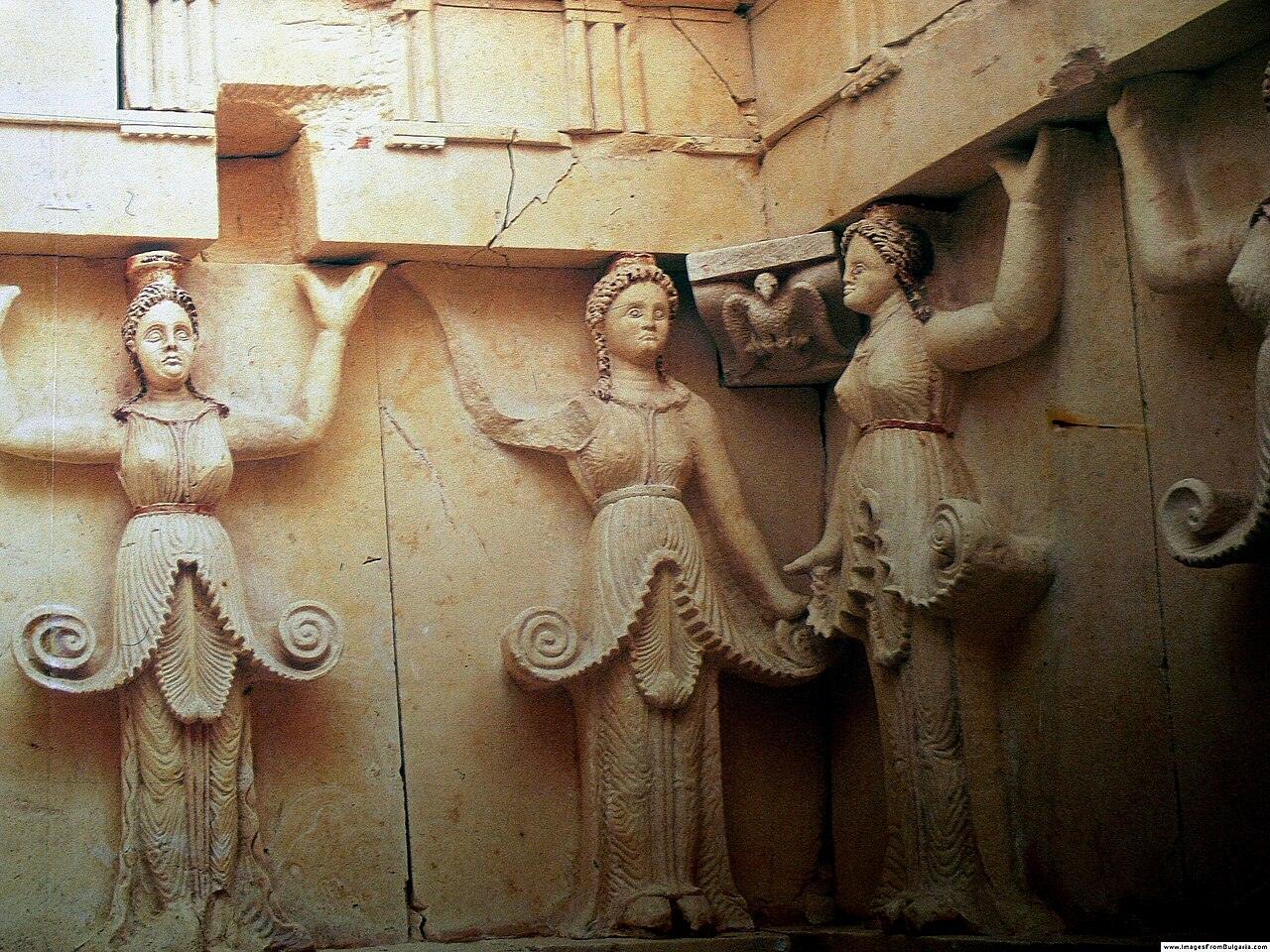 Thracian Tomb of Sveshtari, photo 1 of 5