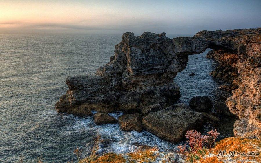 Tyulenovo cliffs & arch, photo 1 of 5