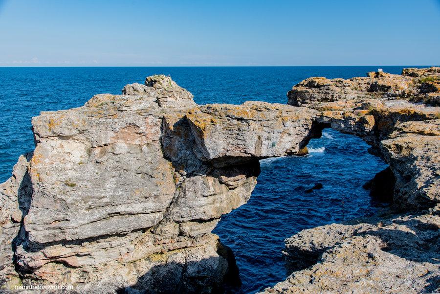 Tyulenovo cliffs & arch, photo 3 of 5